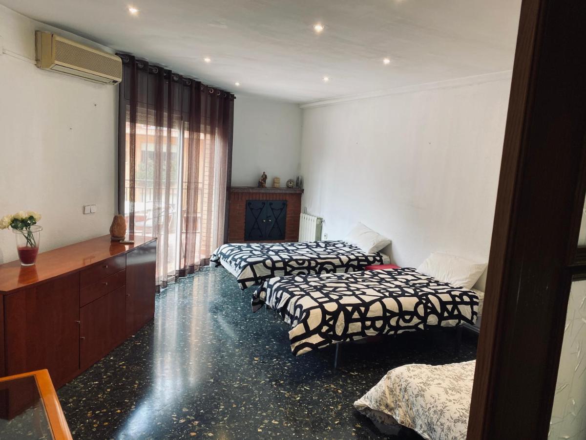 Habitaciones Dakar Rubí Екстериор снимка